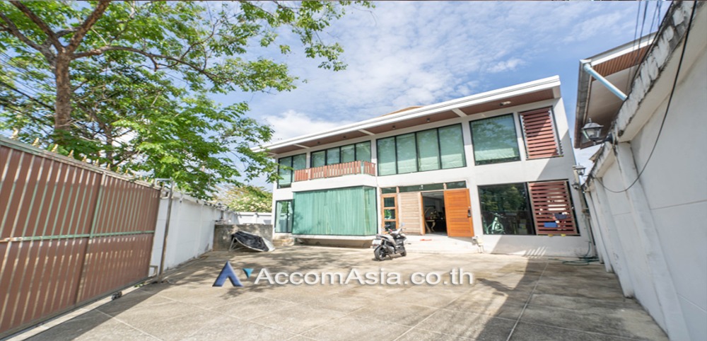 For RentHouseSukhumvit, Asoke, Thonglor : 🔼AccomA🔽 Private Swimming Pool 4 Beds House for Rent in Sukhumvit, BTS Phra khanong at Moo Baan Pakamas