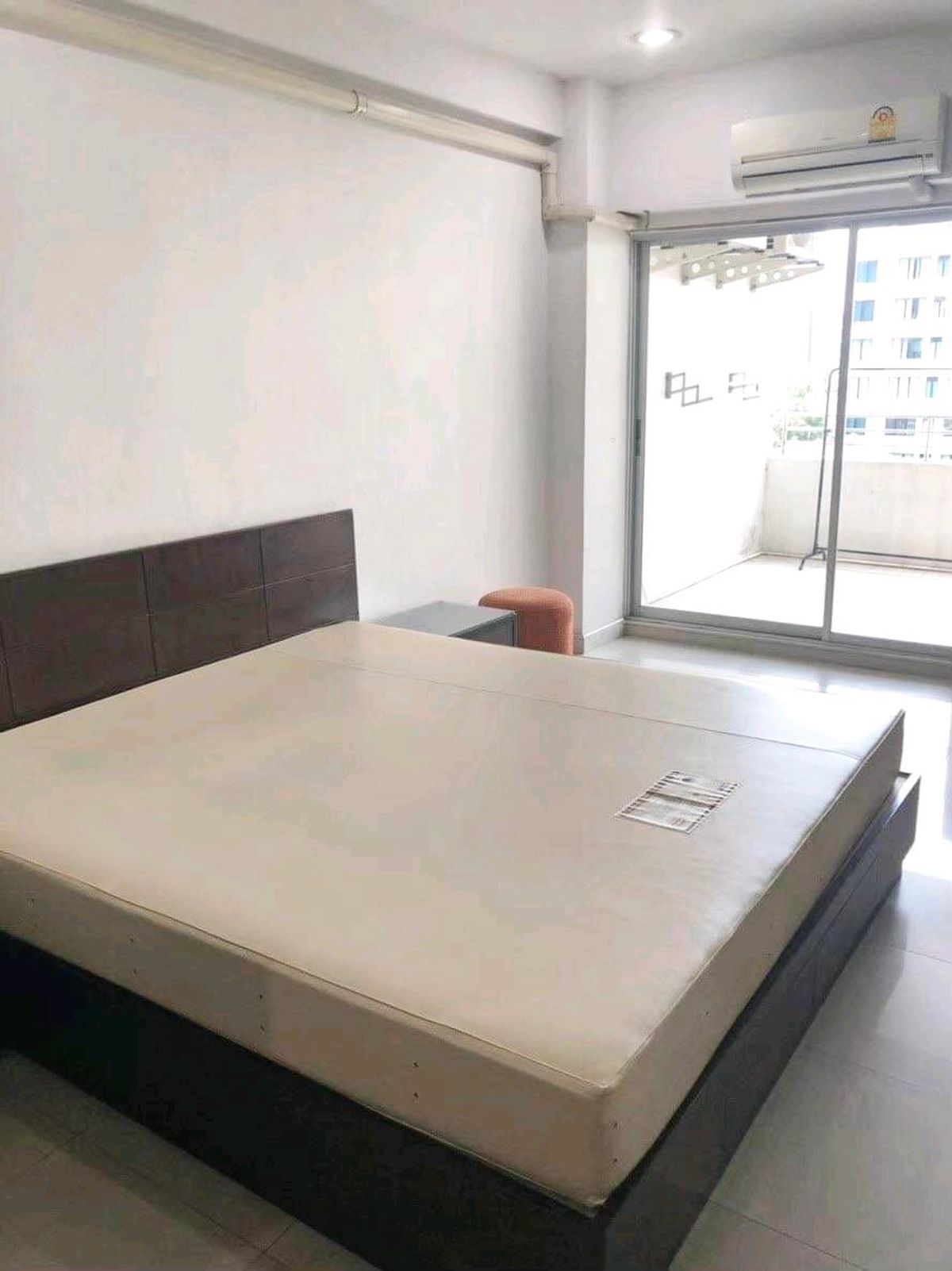 ให้เช่าคอนโดอารีย์ อนุสาวรีย์ : ให้เช่าคอนโด Low-Rise อารีย์ เพลส (Aree Place 2) ชั้น 7 Studio 45 ตรม. เพียง 13,000 ติดต่อ ID Line : @(Roomdd มี @ นำหน้า)