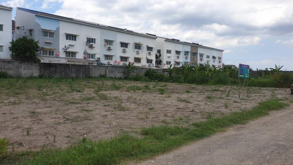 For SaleLandLadkrabang, Suwannaphum Airport : Land for sale, Soi Lat Krabang 30/1, next to Suvarnabhumi Airport.