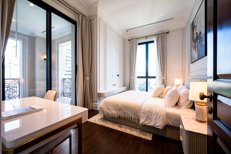 For SaleCondoWitthayu, Chidlom, Langsuan, Ploenchit : 🥂✨ Decorated and ready to move in 98 WIRELESS 2 Bedroom 132 Sq.M. Park View Inquiry / Urgent viewing appointment: 093-616-4456 (Sales Department)🥂✨