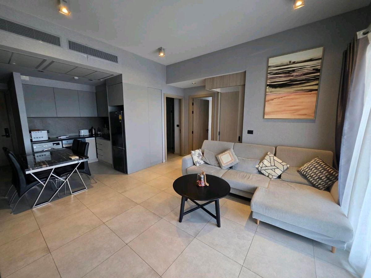 ให้เช่าคอนโดสุขุมวิท อโศก ทองหล่อ : Hot Price 2 Bedrooms at The Lofts Asoke for Rent