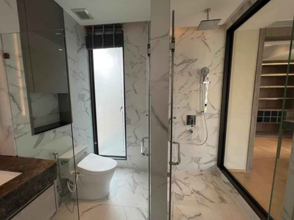 ขายบ้านสาทร นราธิวาส : บ้านสวย หรู ย่าน สาทร -เย็นอากาศ 5 ชั้น พร้อมลิฟต์ และ สระว่ายน้ำ ส่วนตัว ราคา 75 mb