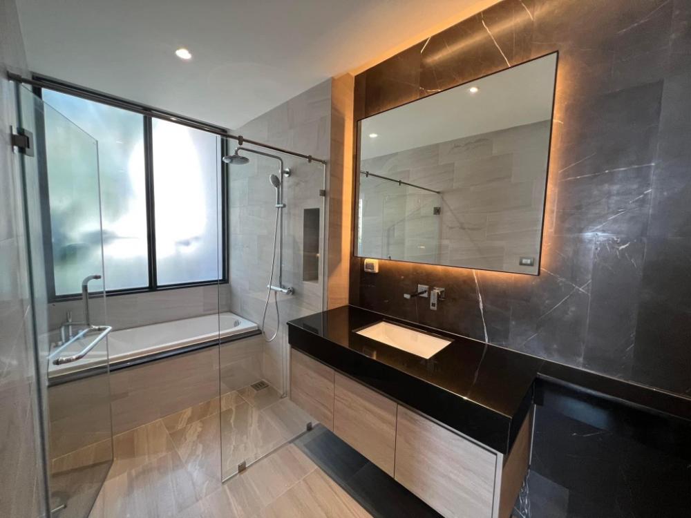 ขายบ้านสาทร นราธิวาส : บ้านสวย หรู ย่าน สาทร -เย็นอากาศ 5 ชั้น พร้อมลิฟต์ และ สระว่ายน้ำ ส่วนตัว ราคา 75 mb