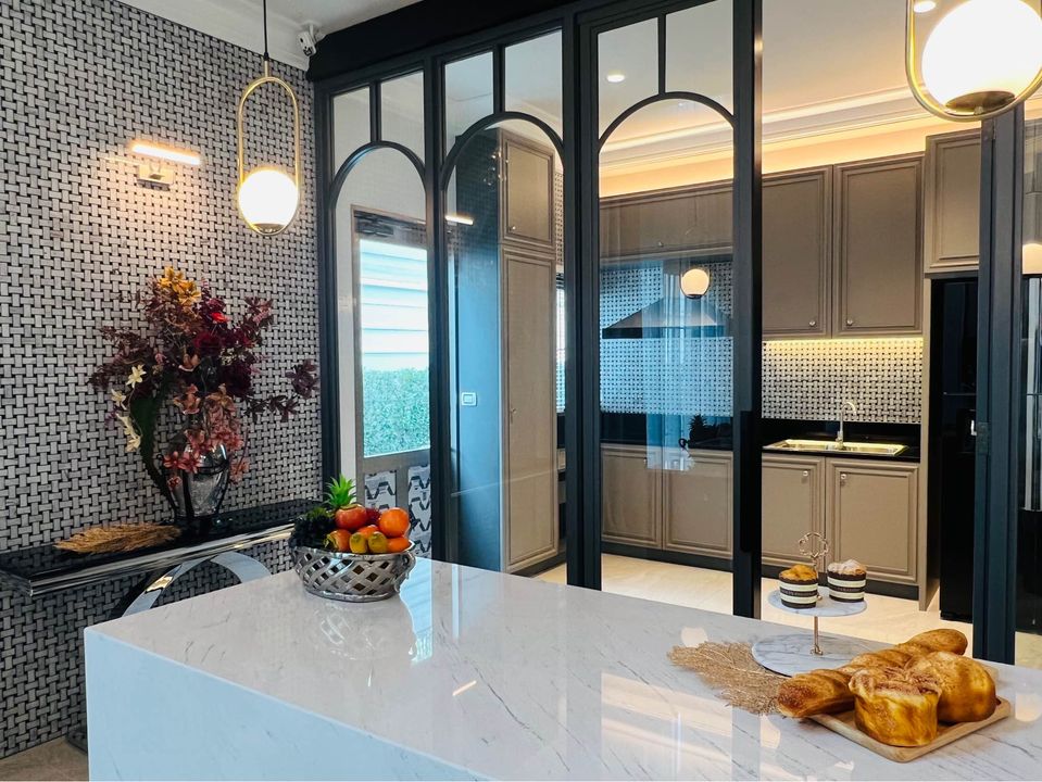 ขายบ้านลาดกระบัง สุวรรณภูมิ : คฤหาสน์หรู งามสง่า เพอร์เฟค มาสเตอร์พีซ สุขุมวิท 77 เนื้อที่ดิน 163 ตรว. Decorated in luxury style พร้อมเข้าอยู่