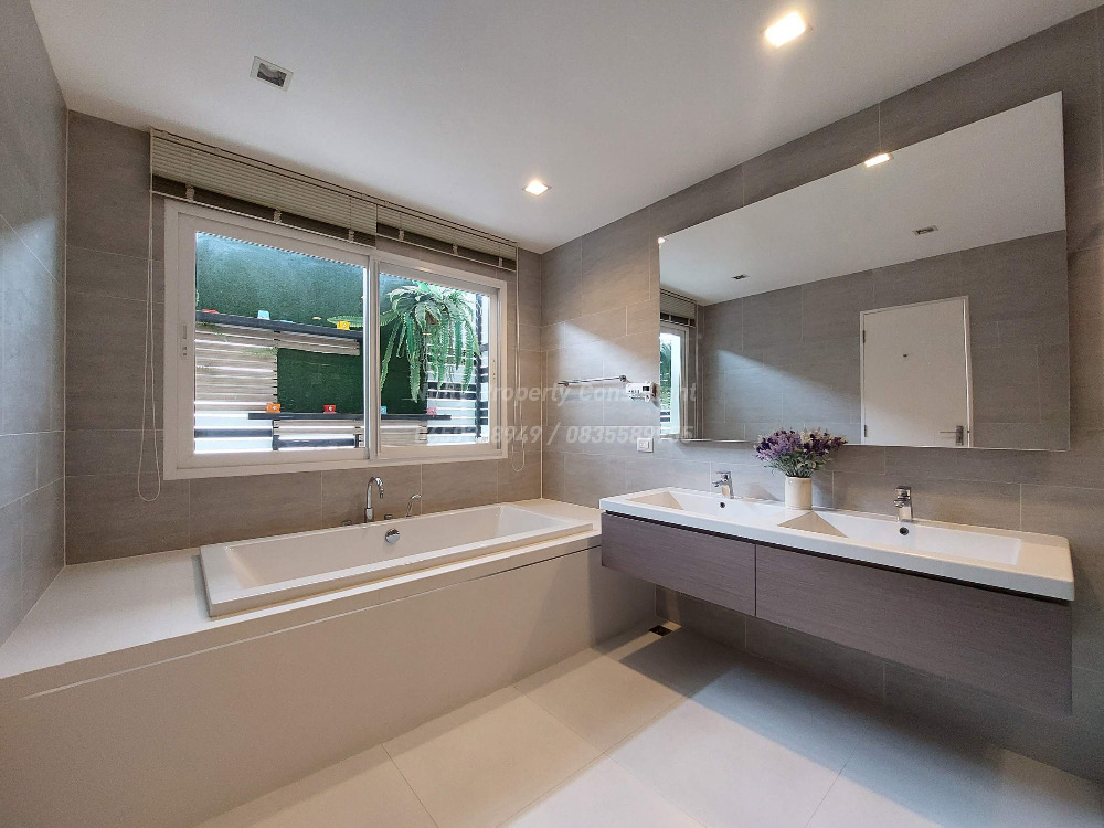 For SaleHouseBangna, Bearing, Lasalle : Luxury detached house in Soi Ratchawinit Bangkaew, only 98 units, the largest house type in the project.