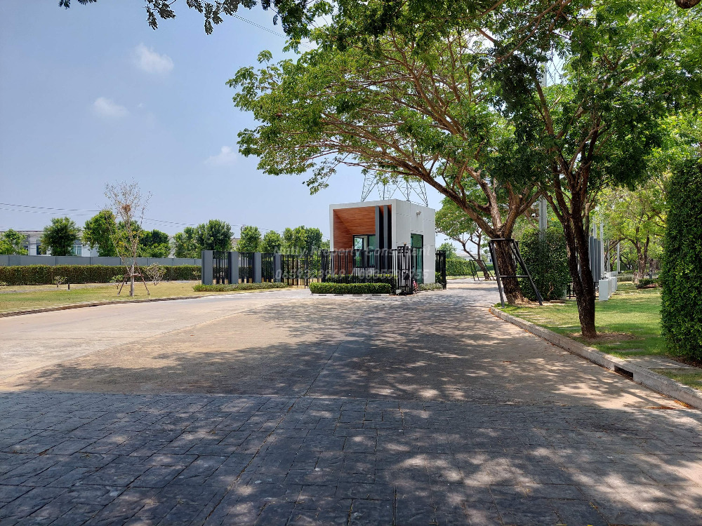 For SaleHouseBangna, Bearing, Lasalle : Luxury detached house in Soi Ratchawinit Bangkaew, only 98 units, the largest house type in the project.