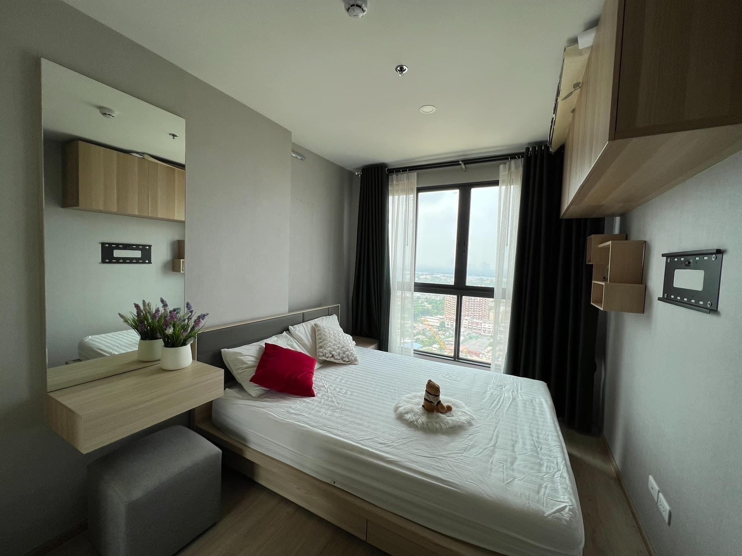 ให้เช่าคอนโดบางนา แบริ่ง ลาซาล : ให้เข่าระยะสั้น 2-6 เดือน ห้องพร้อมอยู่ 1 ห้องนอน ชั้นสูง ส่วนกลางจัดเต็ม