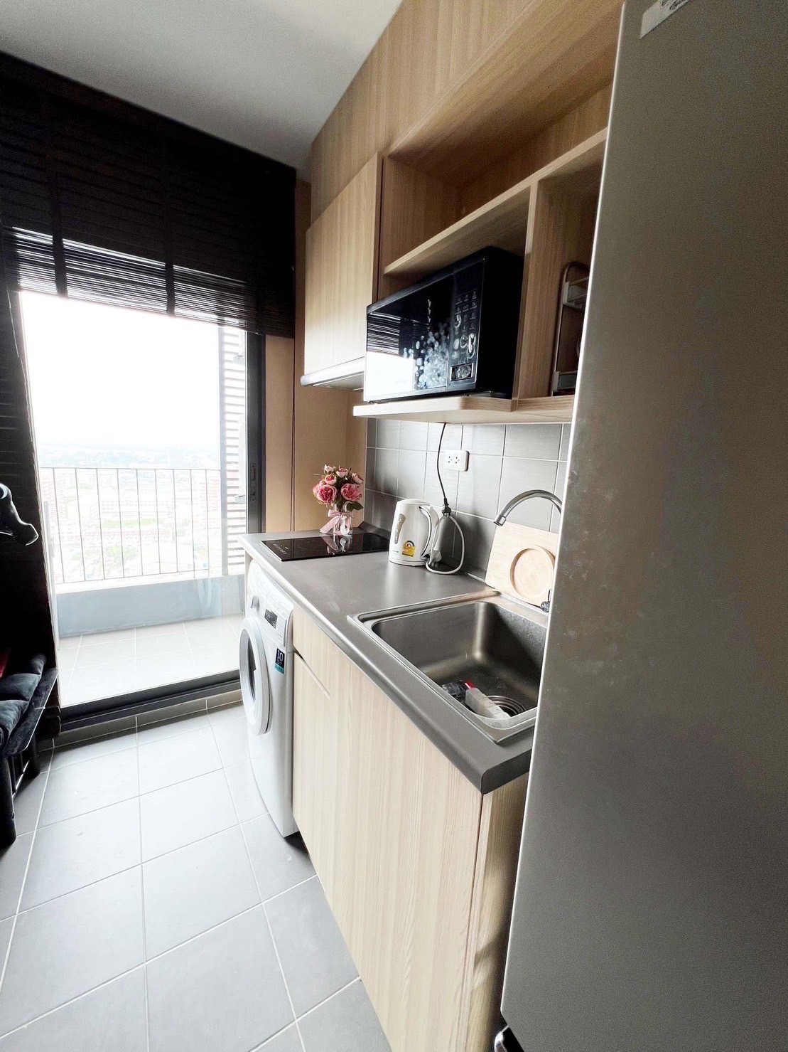 ให้เช่าคอนโดบางนา แบริ่ง ลาซาล : ให้เข่าระยะสั้น 2-6 เดือน ห้องพร้อมอยู่ 1 ห้องนอน ชั้นสูง ส่วนกลางจัดเต็ม