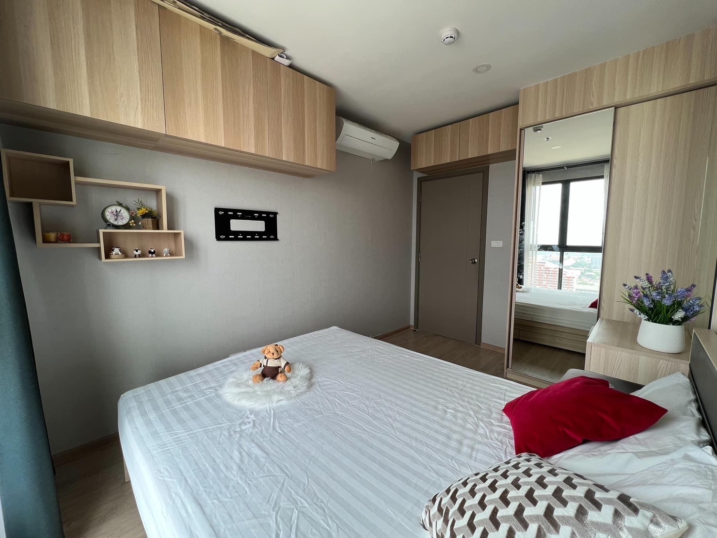 ให้เช่าคอนโดบางนา แบริ่ง ลาซาล : ให้เข่าระยะสั้น 2-6 เดือน ห้องพร้อมอยู่ 1 ห้องนอน ชั้นสูง ส่วนกลางจัดเต็ม