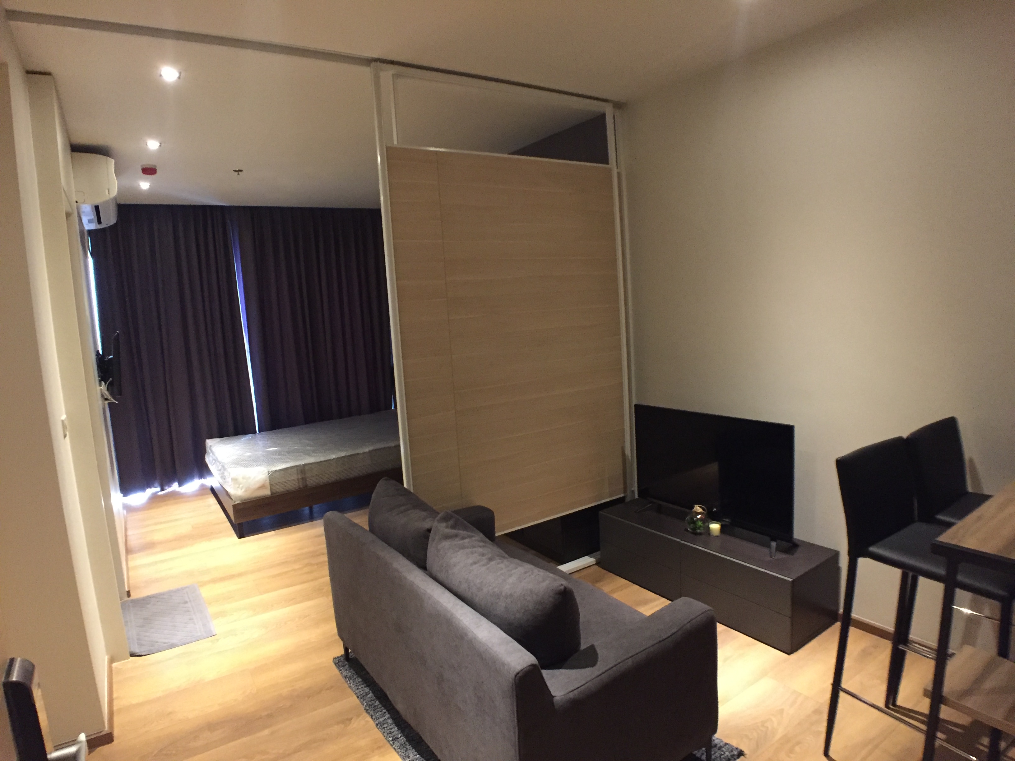 ให้เช่าคอนโดสุขุมวิท อโศก ทองหล่อ : ปล่อยเช่าคอนโด Park 24 ชั้น 11, อาคาร เอ  ขนาด 29.89 ตรม. ห้องสตูดิโอ