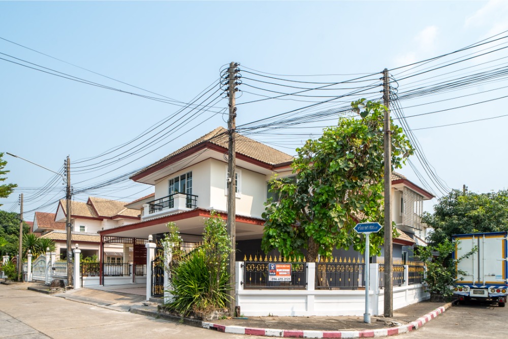 For SaleHousePathum Thani,Rangsit, Thammasat : House for sale, newly renovated, 4 bedrooms, very large living space, Baan Sathaphon Rangsit - Klong 3