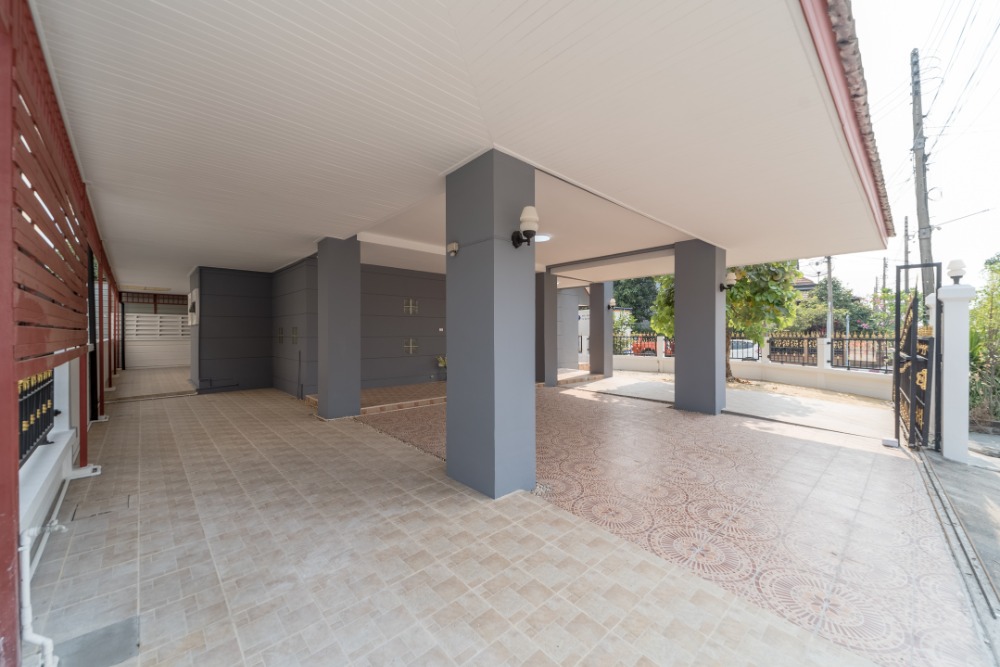 For SaleHousePathum Thani,Rangsit, Thammasat : House for sale, newly renovated, 4 bedrooms, very large living space, Baan Sathaphon Rangsit - Klong 3
