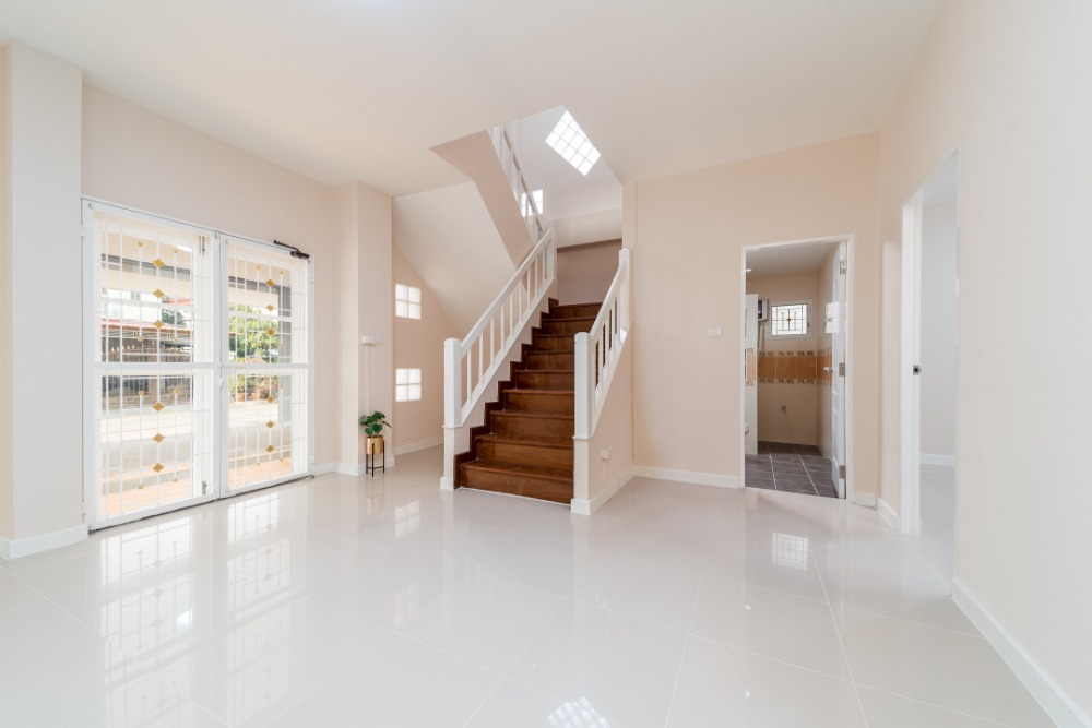 For SaleHousePathum Thani,Rangsit, Thammasat : House for sale, newly renovated, 4 bedrooms, very large living space, Baan Sathaphon Rangsit - Klong 3