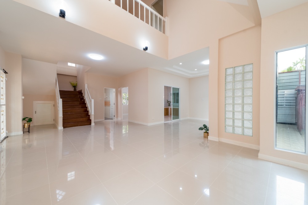 For SaleHousePathum Thani,Rangsit, Thammasat : House for sale, newly renovated, 4 bedrooms, very large living space, Baan Sathaphon Rangsit - Klong 3