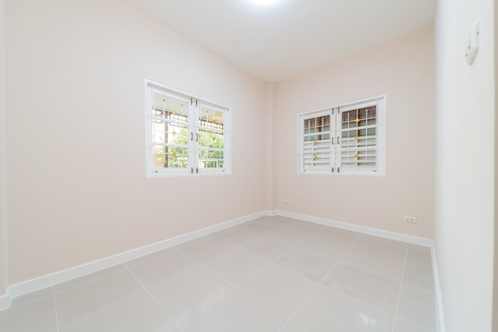 For SaleHousePathum Thani,Rangsit, Thammasat : House for sale, newly renovated, 4 bedrooms, very large living space, Baan Sathaphon Rangsit - Klong 3