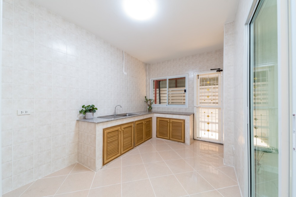 For SaleHousePathum Thani,Rangsit, Thammasat : House for sale, newly renovated, 4 bedrooms, very large living space, Baan Sathaphon Rangsit - Klong 3