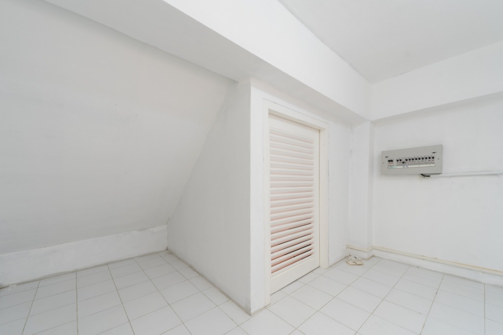 For SaleHousePathum Thani,Rangsit, Thammasat : House for sale, newly renovated, 4 bedrooms, very large living space, Baan Sathaphon Rangsit - Klong 3