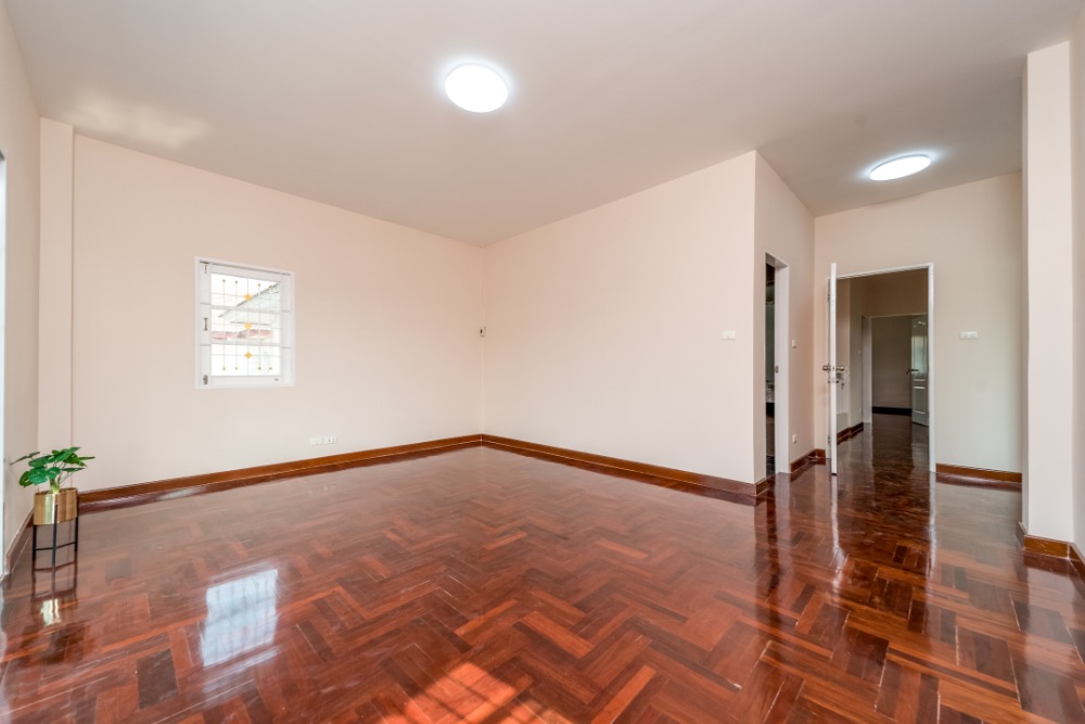 For SaleHousePathum Thani,Rangsit, Thammasat : House for sale, newly renovated, 4 bedrooms, very large living space, Baan Sathaphon Rangsit - Klong 3