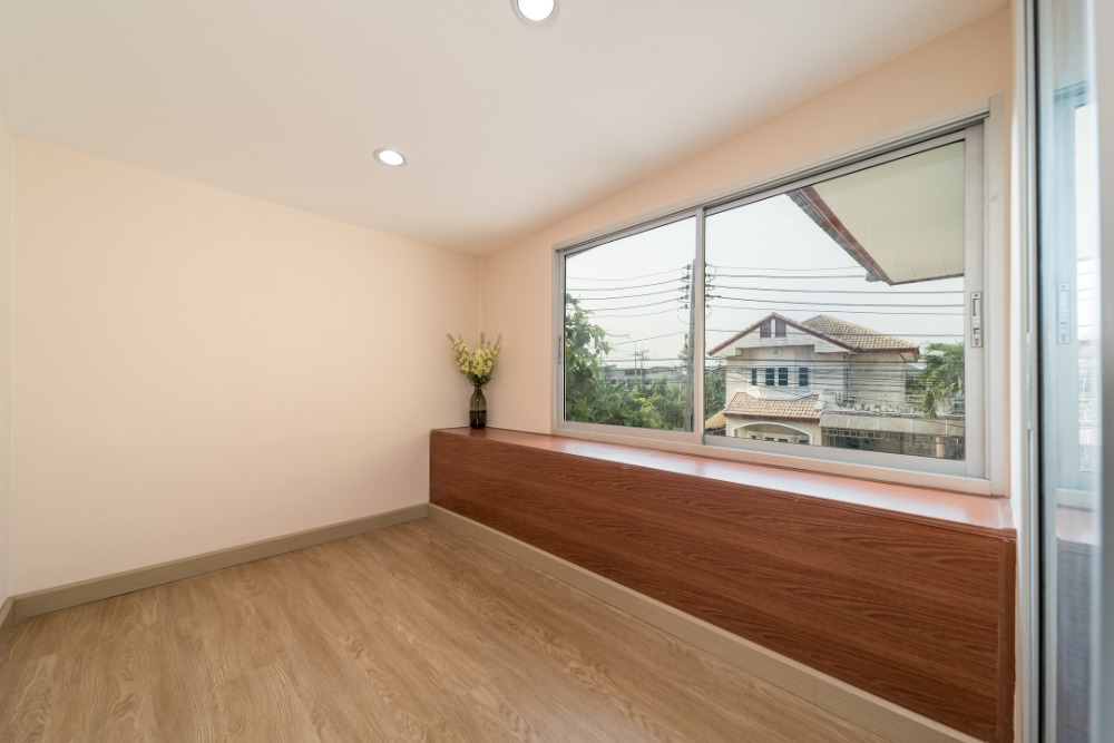 For SaleHousePathum Thani,Rangsit, Thammasat : House for sale, newly renovated, 4 bedrooms, very large living space, Baan Sathaphon Rangsit - Klong 3