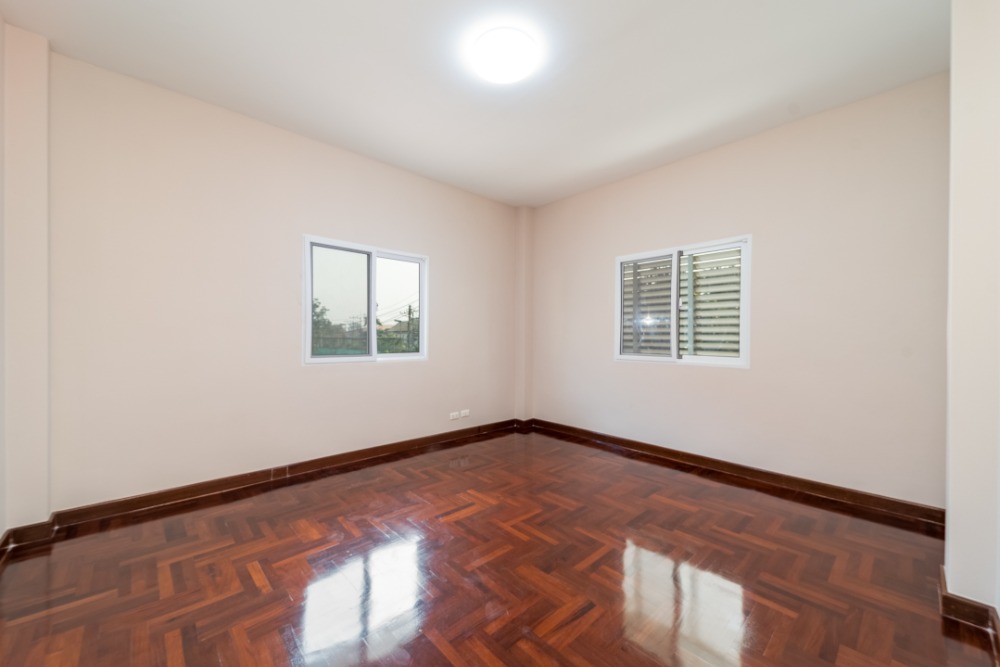 For SaleHousePathum Thani,Rangsit, Thammasat : House for sale, newly renovated, 4 bedrooms, very large living space, Baan Sathaphon Rangsit - Klong 3