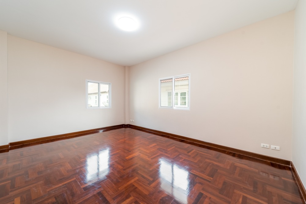 For SaleHousePathum Thani,Rangsit, Thammasat : House for sale, newly renovated, 4 bedrooms, very large living space, Baan Sathaphon Rangsit - Klong 3