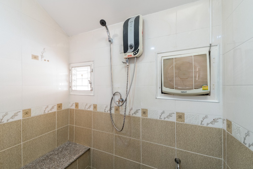 For SaleHousePathum Thani,Rangsit, Thammasat : House for sale, newly renovated, 4 bedrooms, very large living space, Baan Sathaphon Rangsit - Klong 3