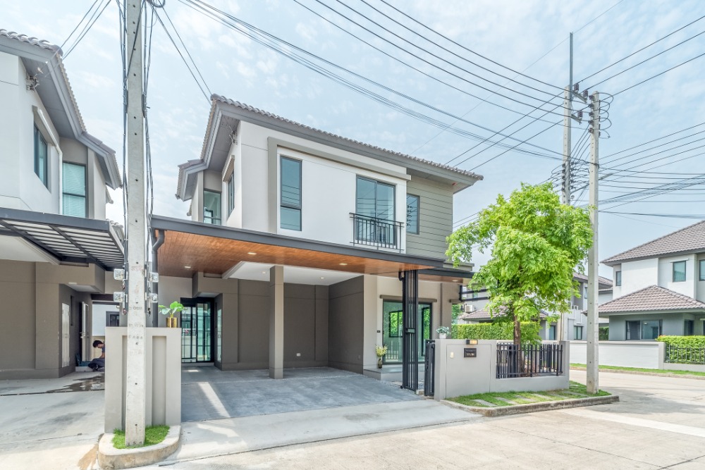 For SaleHousePathum Thani,Rangsit, Thammasat : 2 storey detached house for sale, Venue Tiwanon - Rangsit, fully renovated with roof, parking