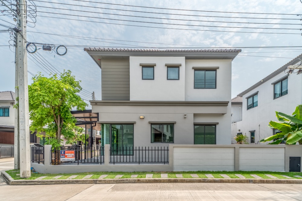 For SaleHousePathum Thani,Rangsit, Thammasat : 2 storey detached house for sale, Venue Tiwanon - Rangsit, fully renovated with roof, parking