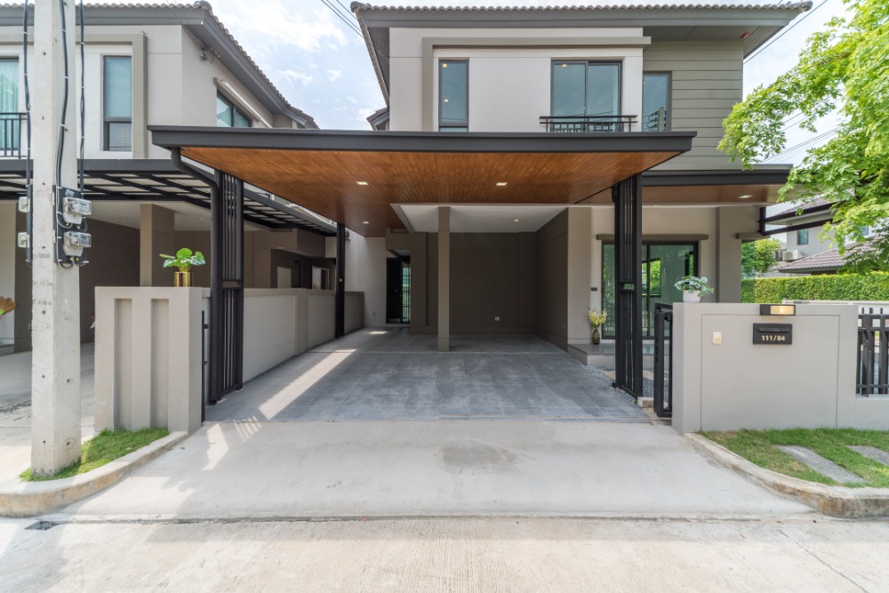 For SaleHousePathum Thani,Rangsit, Thammasat : 2 storey detached house for sale, Venue Tiwanon - Rangsit, fully renovated with roof, parking