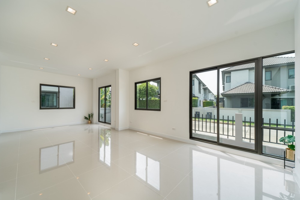 For SaleHousePathum Thani,Rangsit, Thammasat : 2 storey detached house for sale, Venue Tiwanon - Rangsit, fully renovated with roof, parking
