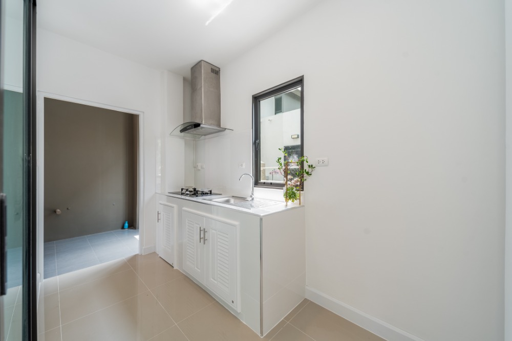 For SaleHousePathum Thani,Rangsit, Thammasat : 2 storey detached house for sale, Venue Tiwanon - Rangsit, fully renovated with roof, parking