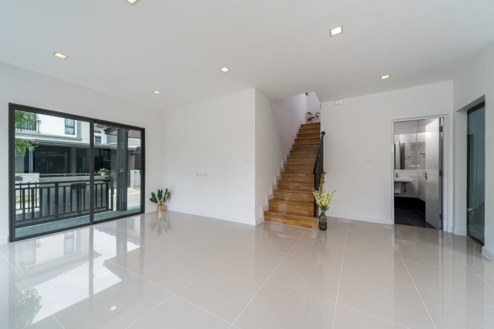 For SaleHousePathum Thani,Rangsit, Thammasat : 2 storey detached house for sale, Venue Tiwanon - Rangsit, fully renovated with roof, parking