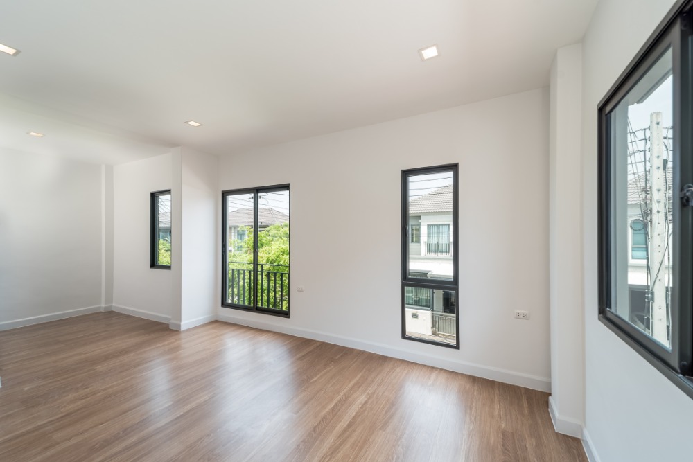 For SaleHousePathum Thani,Rangsit, Thammasat : 2 storey detached house for sale, Venue Tiwanon - Rangsit, fully renovated with roof, parking