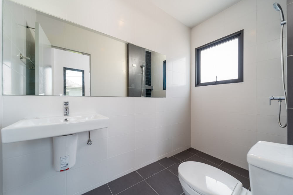 For SaleHousePathum Thani,Rangsit, Thammasat : 2 storey detached house for sale, Venue Tiwanon - Rangsit, fully renovated with roof, parking