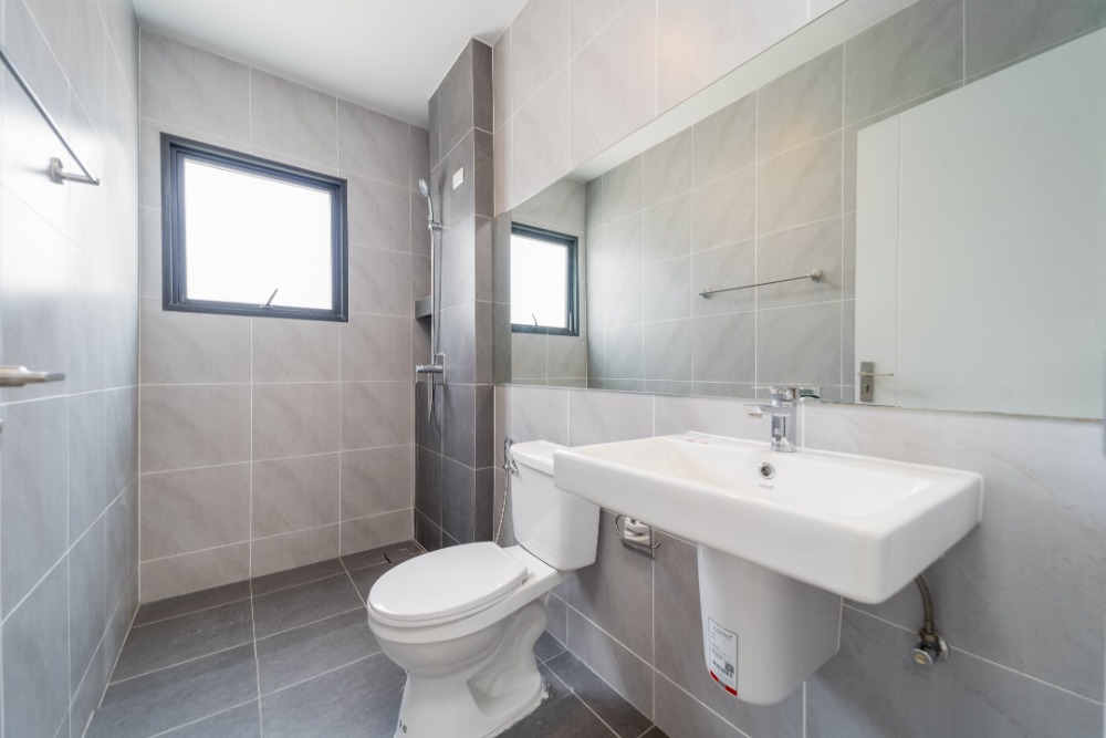 For SaleHousePathum Thani,Rangsit, Thammasat : 2 storey detached house for sale, Venue Tiwanon - Rangsit, fully renovated with roof, parking