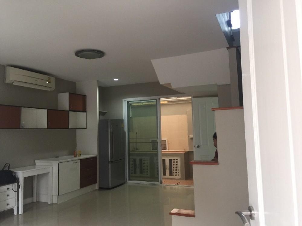 For RentTownhomePattanakan, Srinakarin : Town home rent 20,000b3 floor 2 bedroom + Smallroom for workingIn pattanakarn - good locationCall / Line 0938563451K.Noey