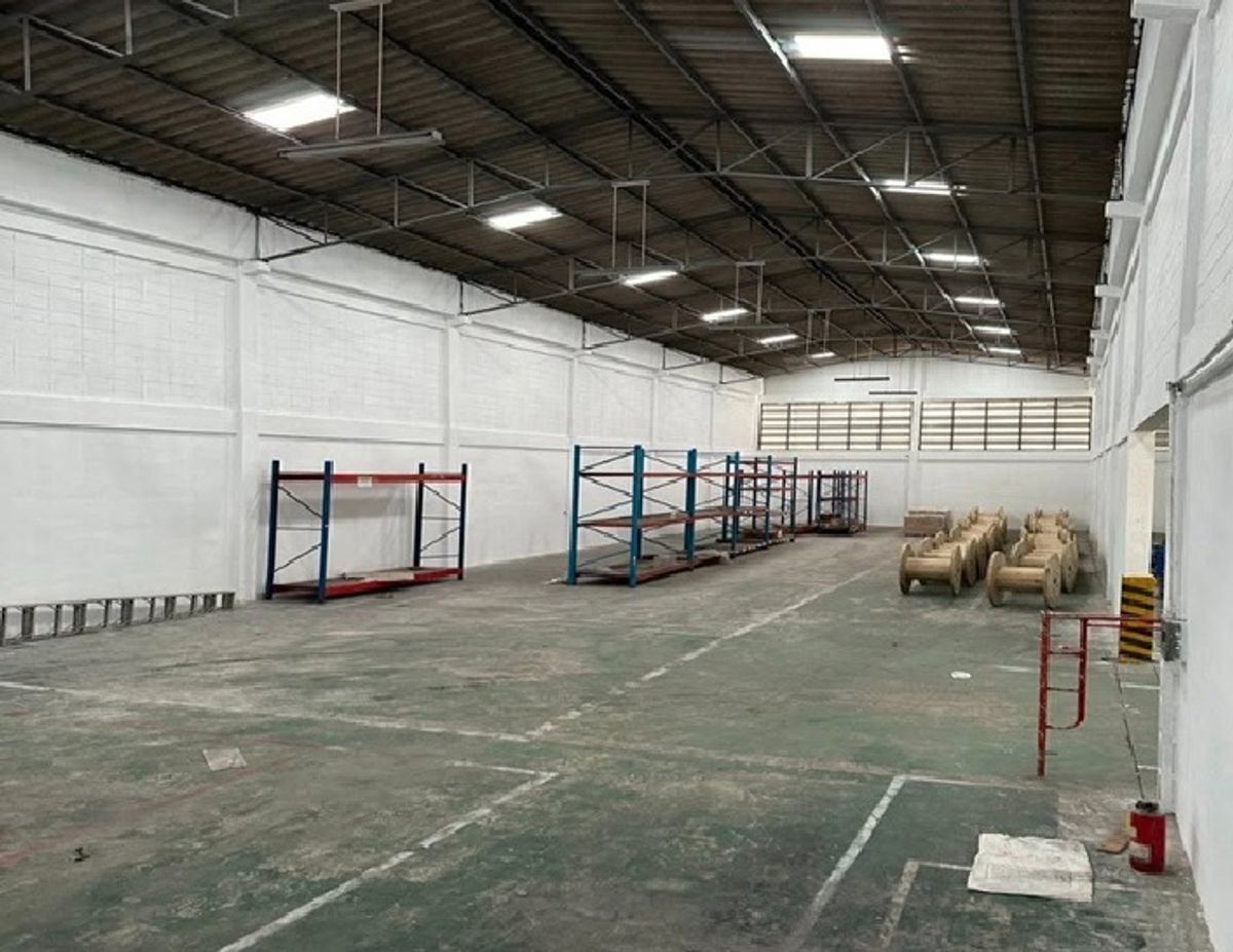 For RentWarehouseRama 2, Bang Khun Thian : For Rent: Warehouse for rent, new condition, Rama 2, Soi Bang Kradee, not deep into the alley, area 400 square meters, good location, convenient for ten-wheel trucks to enter and exit, alley road width 6 meters.