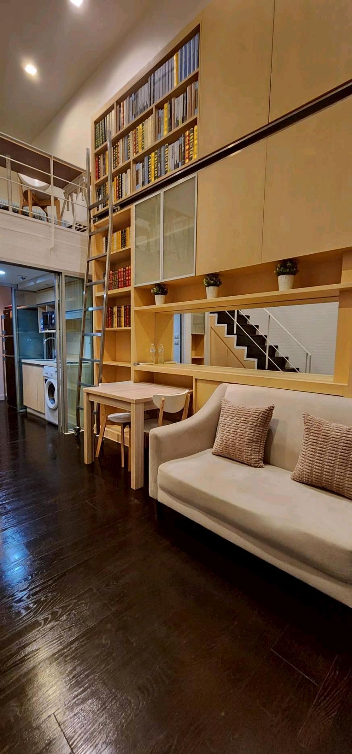 For RentCondoSukhumvit, Asoke, Thonglor : Ideo Morph 38 | ให้เช่าห้องดูเพล็ก 1 ห้องนอน ทำเลสะดวกใจกลางเมือง ตึก Pet Friendly วิวสีเขียวผ่อนคลาย