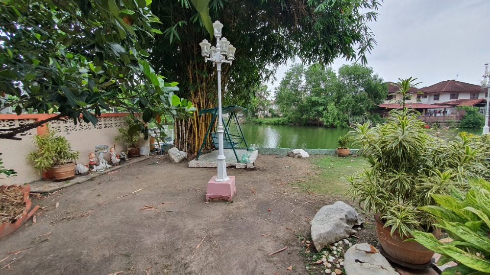 For SaleHousePathum Thani,Rangsit, Thammasat : Single house for sale on the waterfront, ready to move in, Thararin Village, Rangsit, Khlong 2, Lam Luk Ka, Pathum Thani.