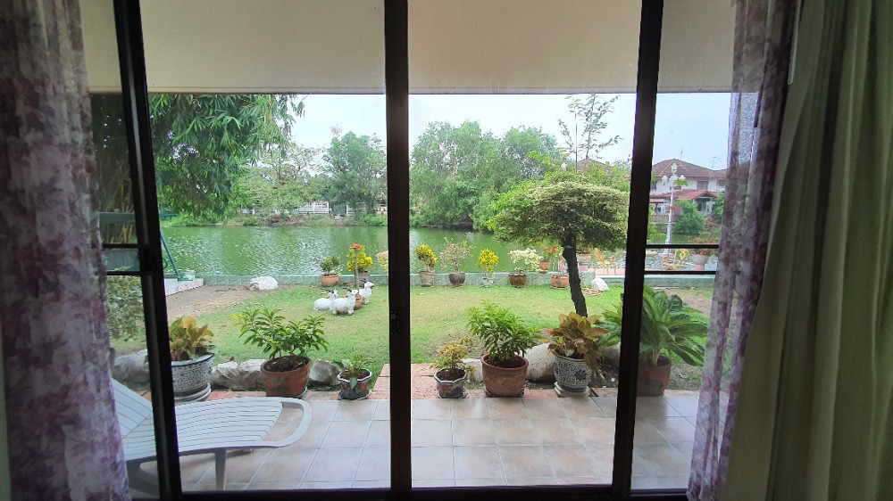 For SaleHousePathum Thani,Rangsit, Thammasat : Single house for sale on the waterfront, ready to move in, Thararin Village, Rangsit, Khlong 2, Lam Luk Ka, Pathum Thani.