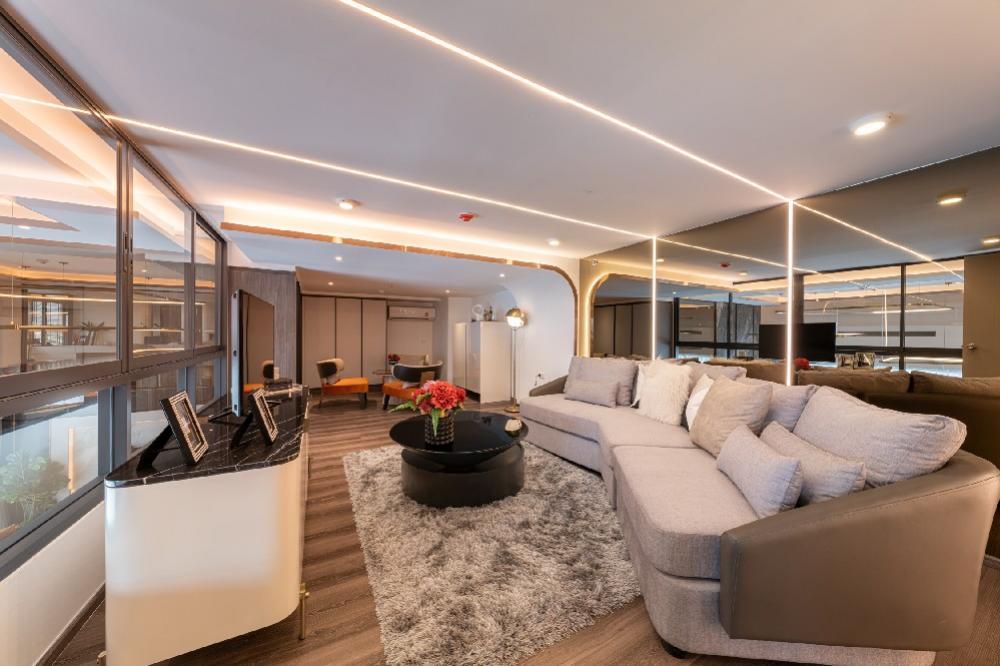 ขายคอนโดพระราม 9 เพชรบุรีตัดใหม่ RCA : For Sales ✨Mock Up Room 2Bedroom Hybrid 137Sqm @ Ideo Rama9 -Asoke  Please Call 098-292-4151 Khun Oil