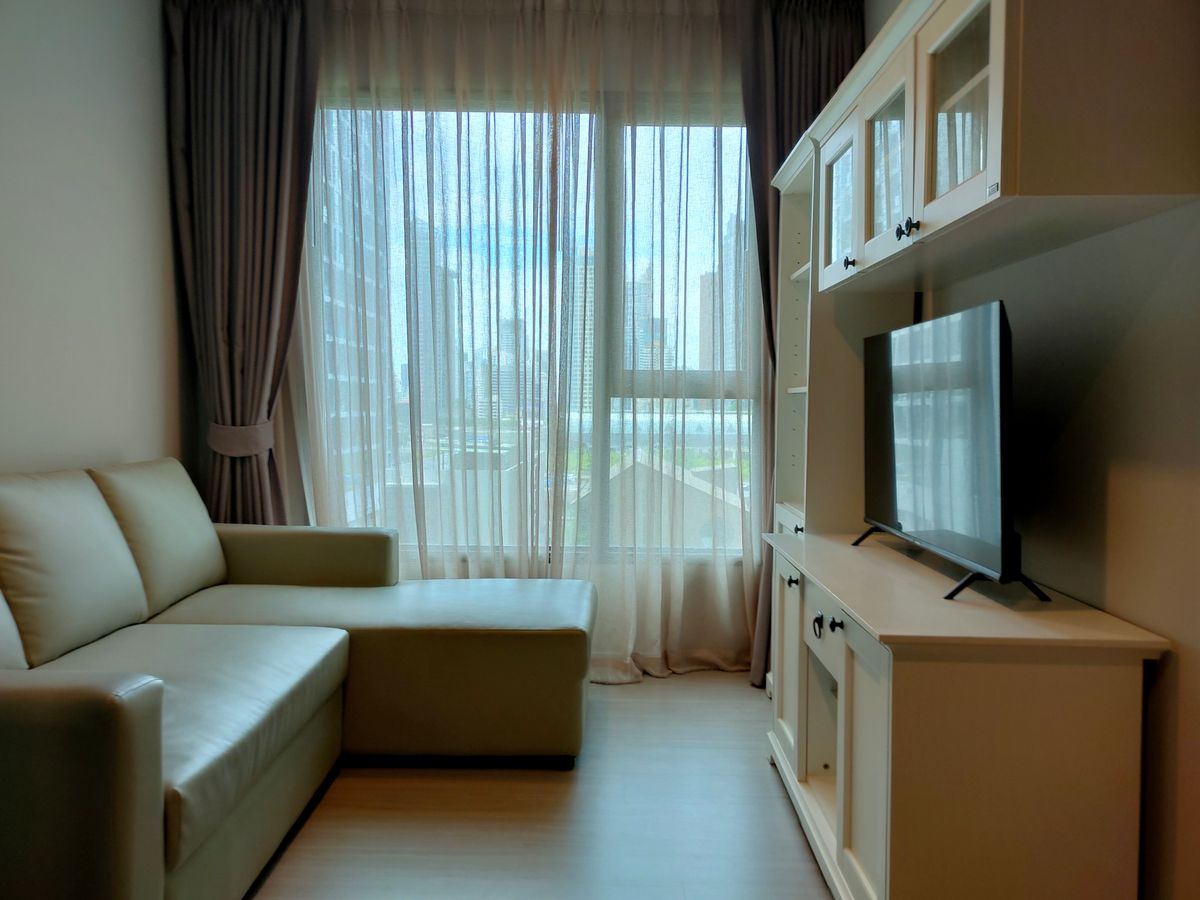 For RentCondoRama9, Petchburi, RCA : For rent: Life asoke rama 9 condominium; the newest room with beautiful and unblock view been located near central shopping mall and MRT 300 meters