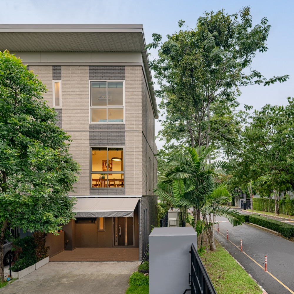 For SaleHouseNawamin, Ramindra : Selling at a loss!! Beautiful townhome near the garden, good location, quality from Japan, Siamese Kin Ramintra 145 sq m. 23.9 sq m., JIS standard, Japan.