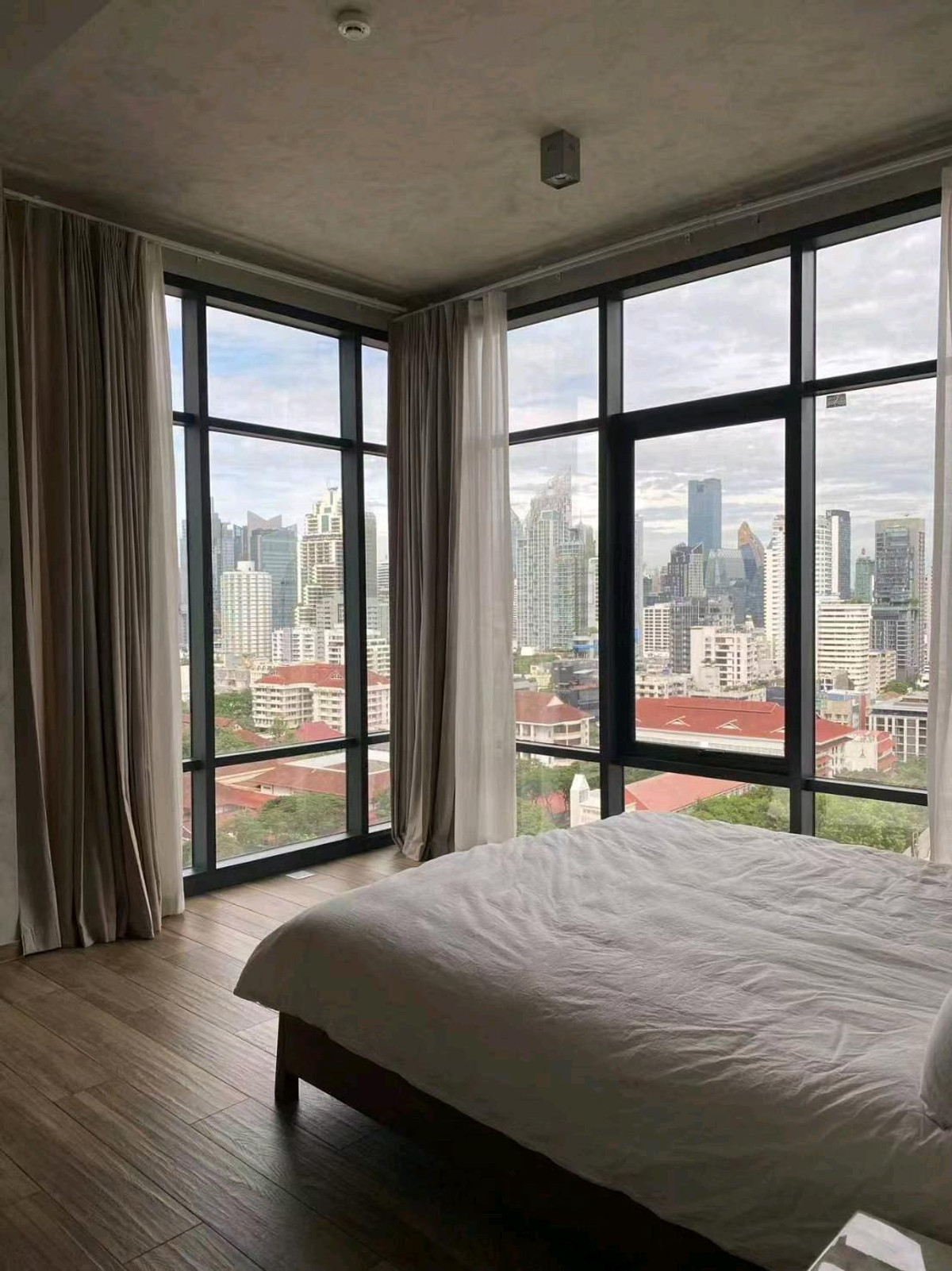 出租2 beds at The Lofts Asoke for Rent Loading...