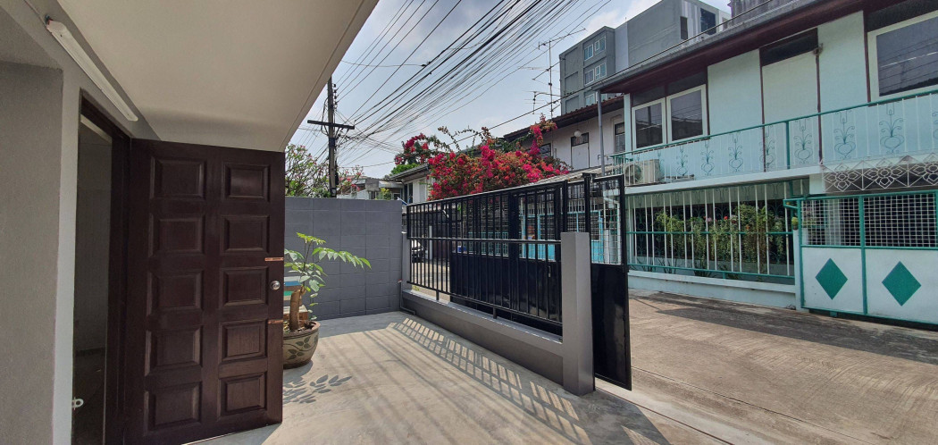 ขายทาวน์โฮมรามคำแหง หัวหมาก : ขายทาวน์เฮ้าส์ 2 ชั้น  ลาดพร้าว 113 ใกล้เดอะมอลล์ บางกะปิ