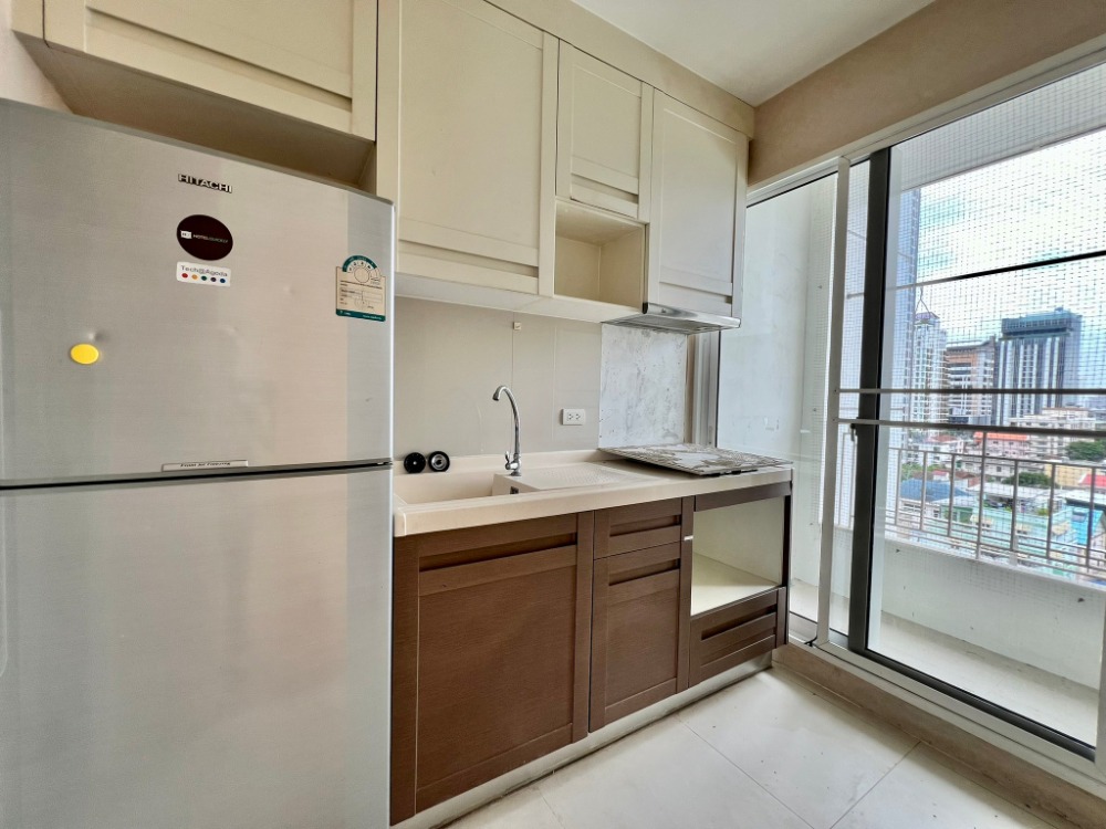 For SaleCondoSathorn, Narathiwat : ( UL2408053 ) Tel/Line 096-2479369 ✨ FOR SELL IVY SATHORN✨ Studio Room 34.67 Sq.M. Corner unit, Rare Item