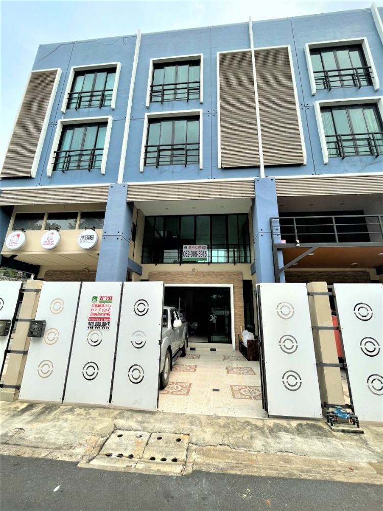 ขายทาวน์โฮมโชคชัย4 ลาดพร้าว71 : ขายทาวน์โฮม 3.5 ชั้น บนทำเลทองของลาดพร้าว 71 เนื้อที่ 19 ตรว. หลังนี้สภาพใหม่มาก เหมือนบ้านมือหนึ่ง