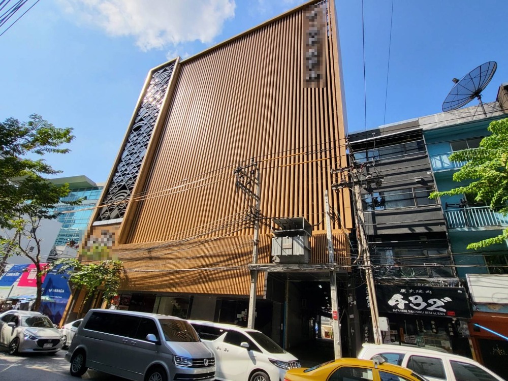 ให้เช่าร้านค้า/ตลาดนัดสีลม ศาลาแดง บางรัก : ให้เช่าพื้นที่สำหรับธุรกิจร้านอาหาร ย่านถ.สุรวงศ์ ฝั่งตรงข้ามซอยธนิยะ เหมาะสำหรับทำร้านอาหารเกาหลี ญี่ปุ่น อิตาเลี่ยน ยุโรป  ลูกค้าเยอะทั้งชาวไทย ชาวต่างชาติและนักท่องเที่ยว