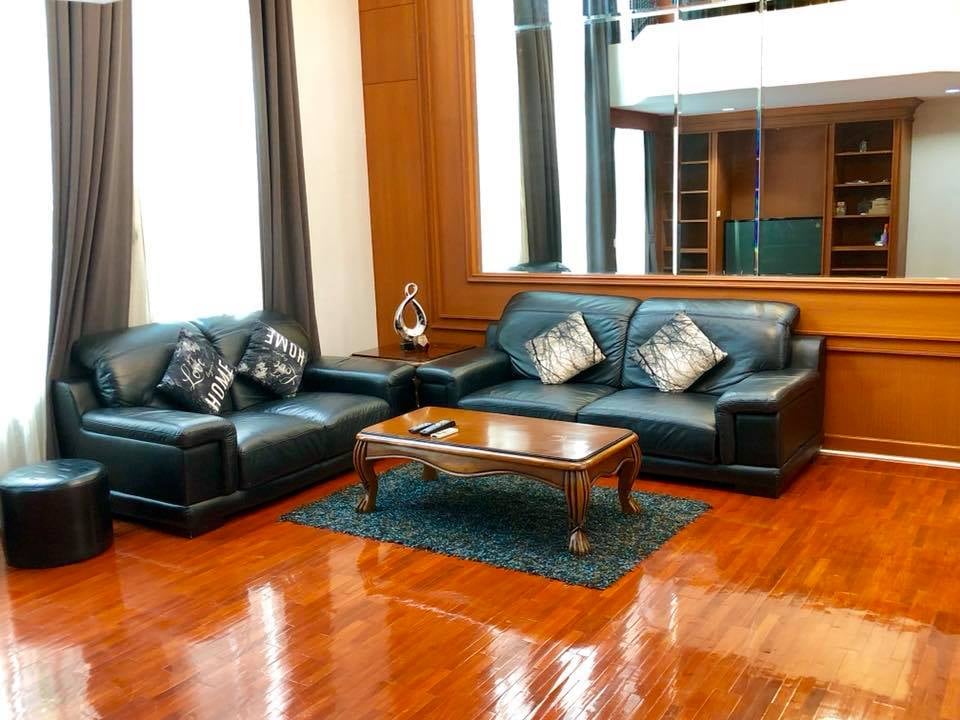 For RentTownhomeSukhumvit, Asoke, Thonglor : Village in the middle of Krung Thonglor, 4 floors, 4 bedrooms, 6 bathrooms, approximately 300-400 sq m., Area 26 sq m.