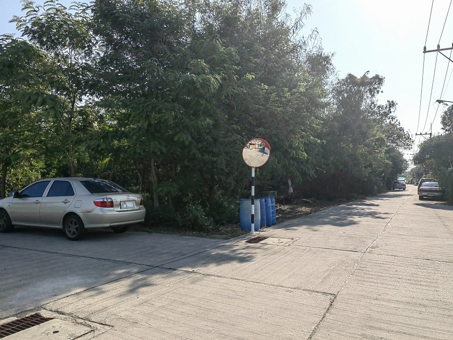 For SaleLandNakhon Pathom : Land for sale 3-2-96 rai, Phutthamonthon Sai 4 Road, in Soi Parichat University (Soi Krathum Lom 1), Sam Phran, Nakhon Pathom Province.